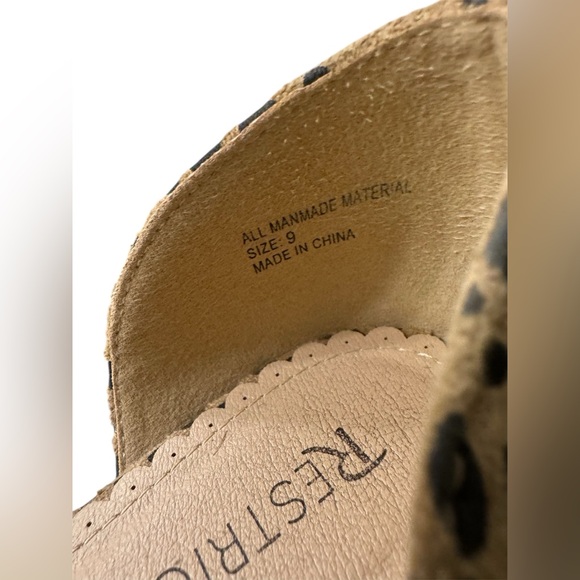 Restricted leopard print d'orsay flats pointed toe and scalloped edges Box EUC - Picture 4 of 4